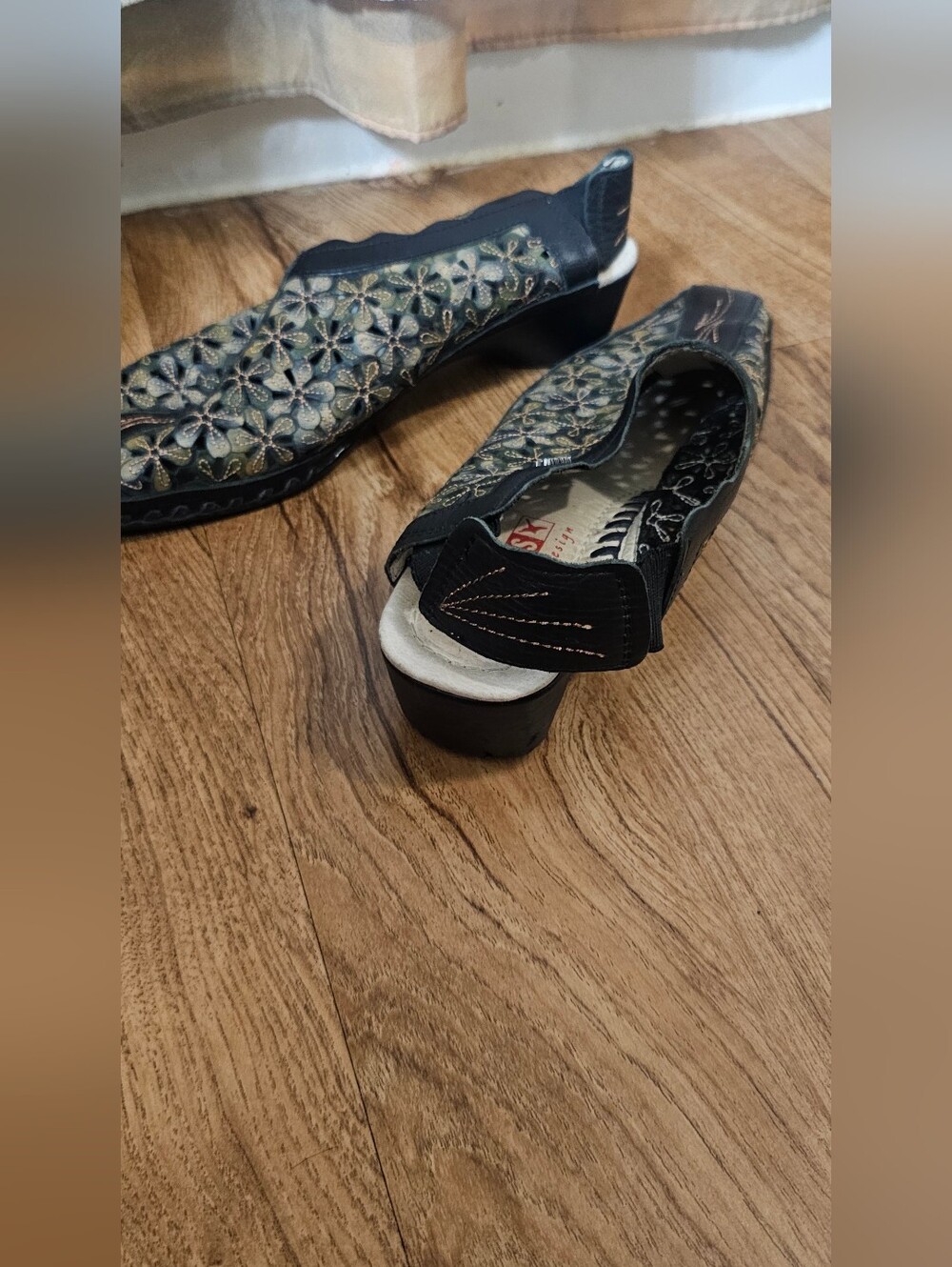 PIKOLINOS Black & Green Leather Floral Cutout Mules - Picture 7 of 8